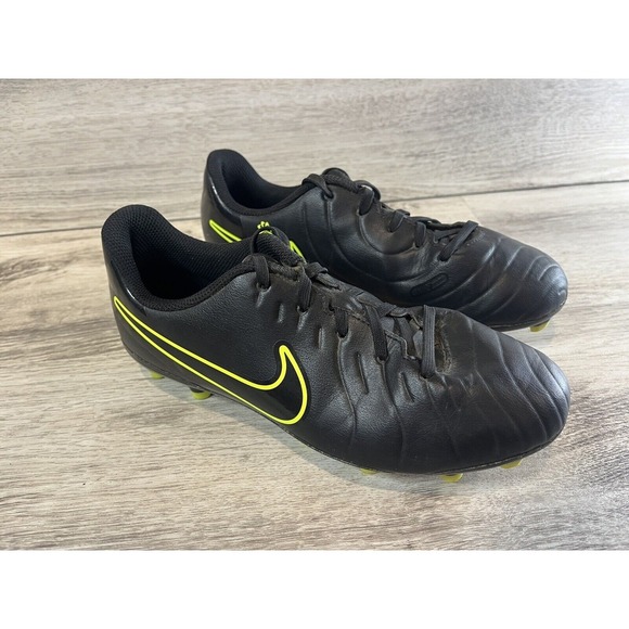Nike Other - Nike Jr. Tiempo Legend 10 Club Soccer Cleats DV4352-001 Black Volt Size 4Y